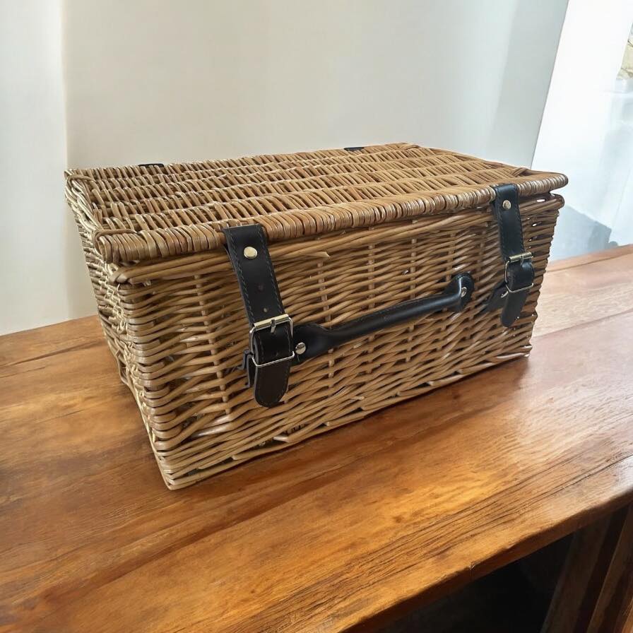 WICKER FOOD HAMPER CHEESE & CRACKERS