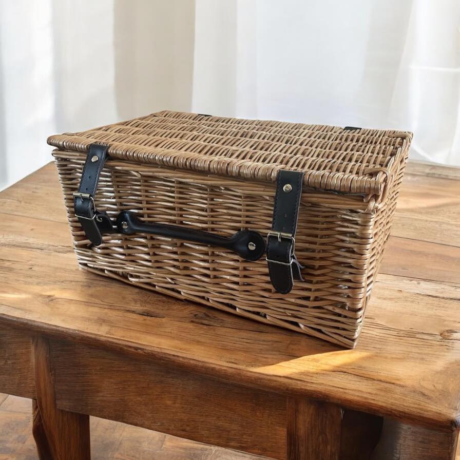 WICKER FOOD HAMPER CHEESE & CRACKERS