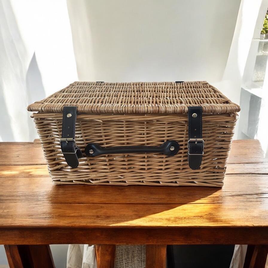 WICKER FOOD HAMPER CHEESE & CRACKERS